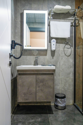 Bathroom 22