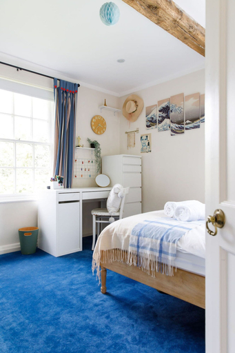 Bedroom 2, Amazing 5 BR Country Home Pool Gym Yoga Studio, West Sussex