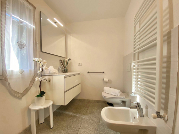 Bathroom 19