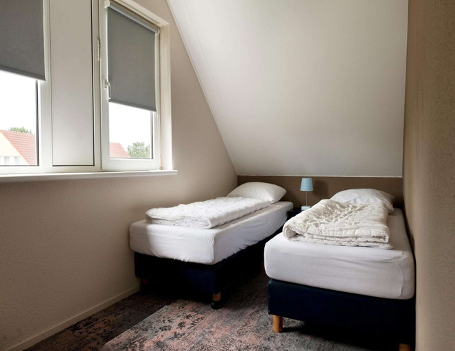Room 4, Holiday Home in Groningen With Pool, Vlagtwedde