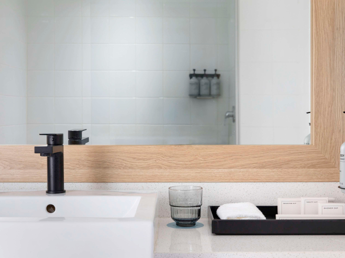 Bathroom 16