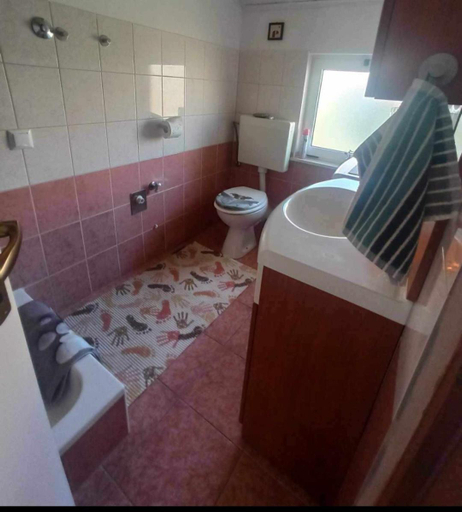Bathroom, Vila Turk, Okrug