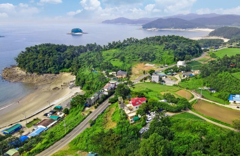Others 4, Taean Padaya Pension, Taean