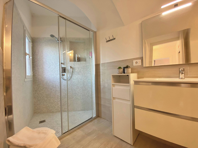 Bathroom 8