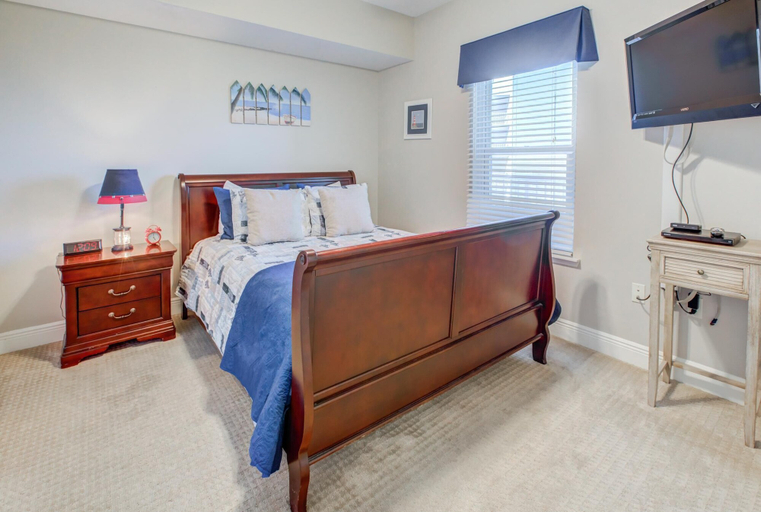 Bedroom 3, Ariel Dunes I 2008, Walton