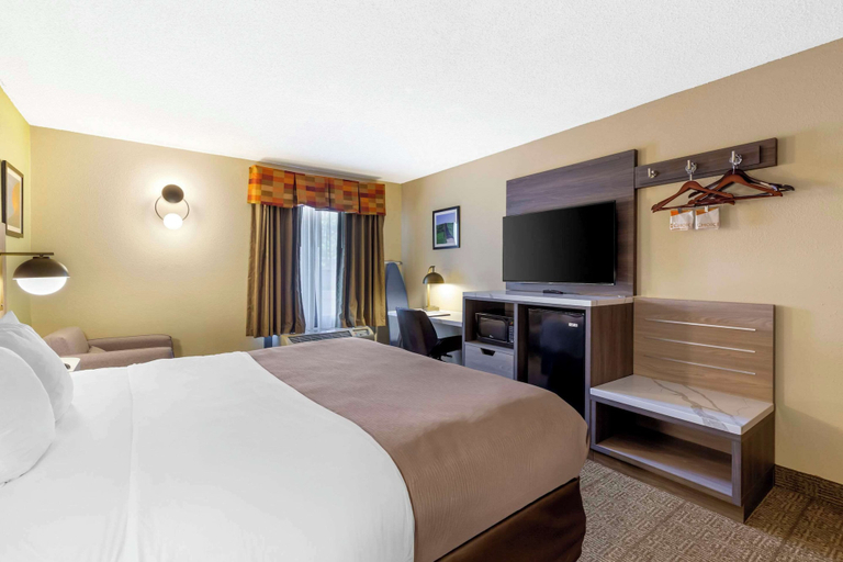 Bedroom 3, Quality Inn Raleigh Downtown, Wake