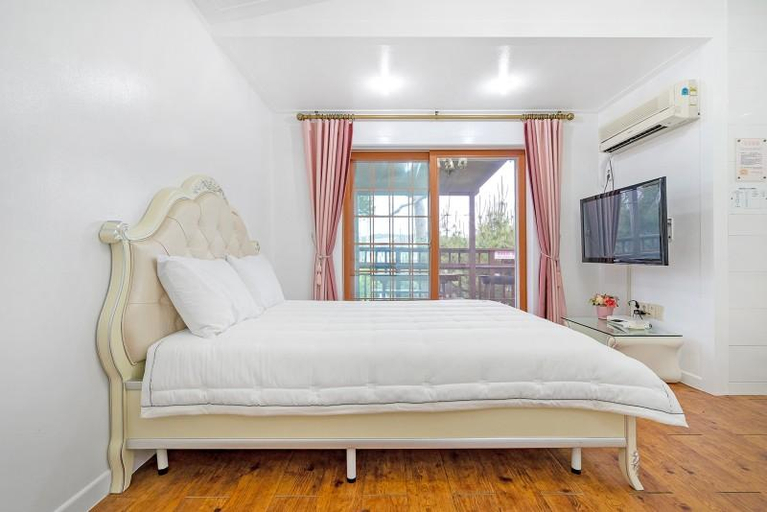 Bedroom 4, Taean Cheongpodae Hawaii Pension, Taean