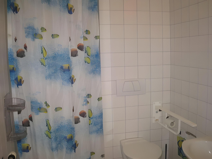 Bathroom 3, Roskilde Danhostel, Roskilde
