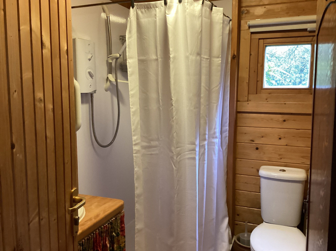 Bathroom 4, Sleeps2- Freewifi - Walkersparadise - South Facing, Somerset