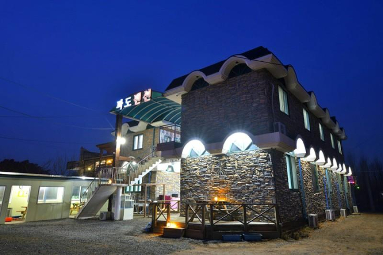 Others 4, Taean Anmyeondo Wave Pension, Taean