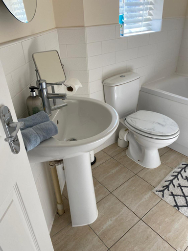 Bathroom 3, Radiant Guest House, Kent