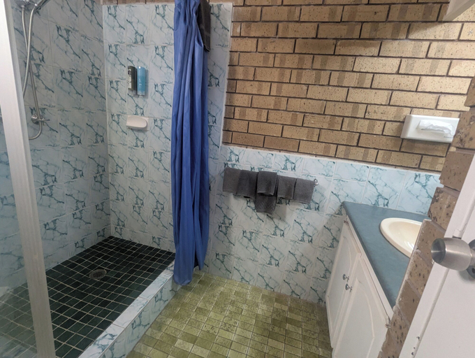 Bathroom 10