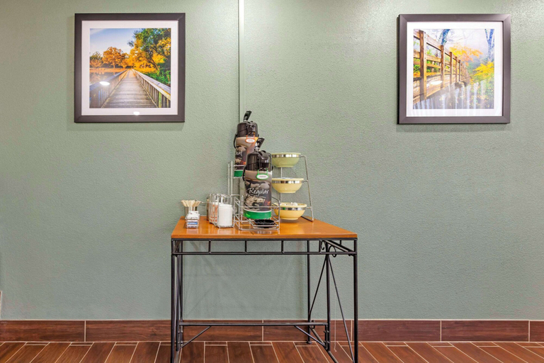 Food & Drinks 5, Suburban Studios Orangeburg, Orangeburg