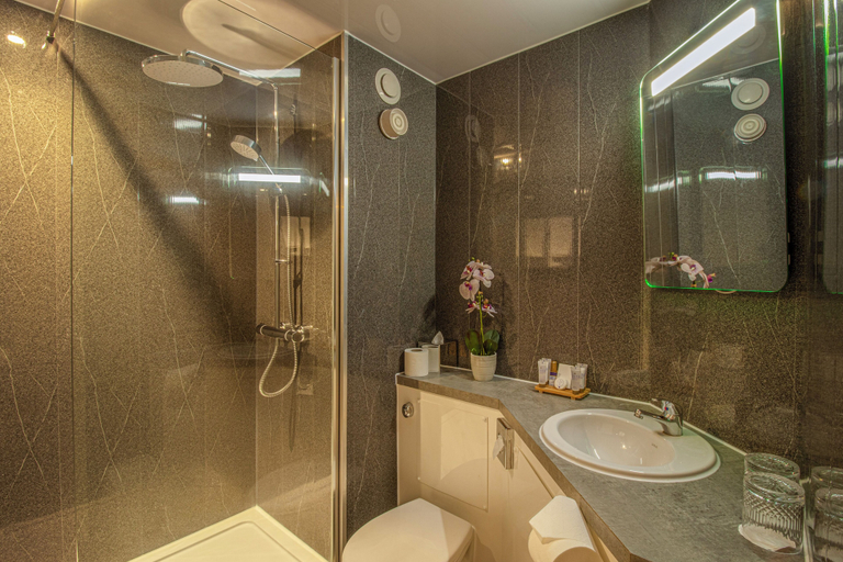 Bathroom 5, Hollins Hall Hotel, Spa & Golf, Bradford