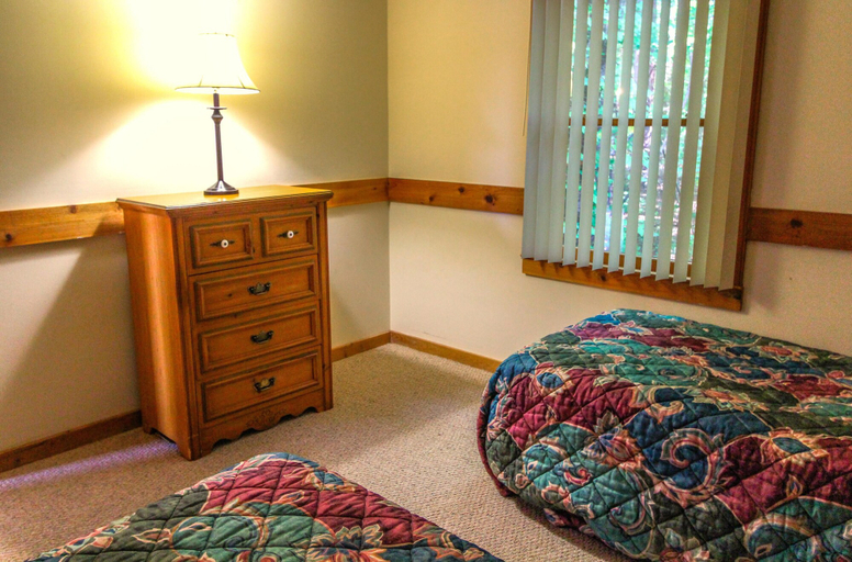 Bedroom 3, Alpine Crest Resort, White