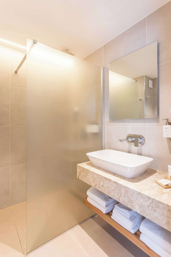 Bathroom 5, Radisson Hotel Saint Denis, La Reunion, Saint-Denis