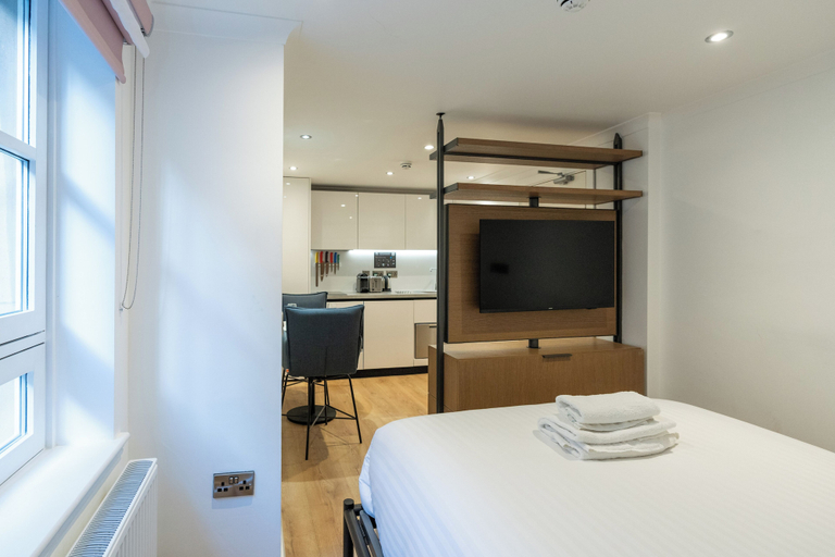 Bedroom 2, PREMIER SUITES Edinburgh Fountain Court, Edinburgh