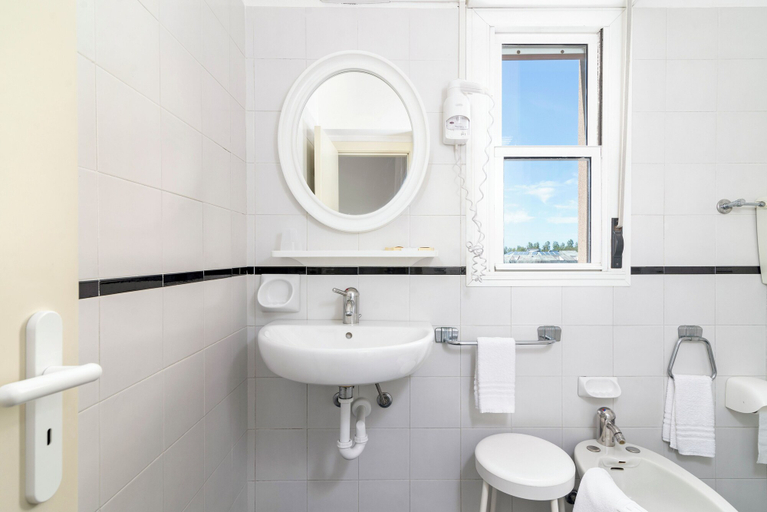 Bathroom 4, Hotel Diplomatic, Ravenna