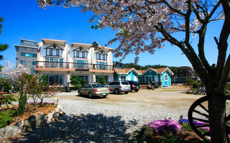 Exterior & Views 1, Taean Anmyeondo Silver Wave Pension, Taean