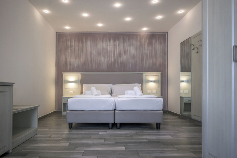 Bedroom 3, Hotel Villa Paradiso Suite, Brescia