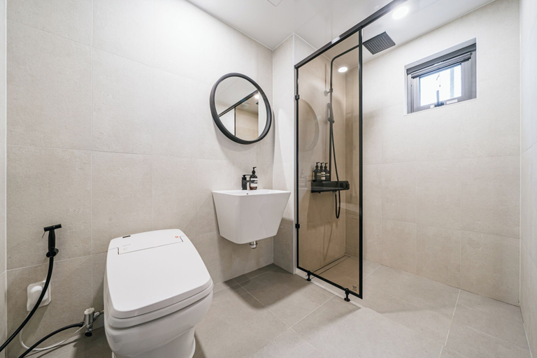 Bathroom 5, Ddosi Aewol, Jeju