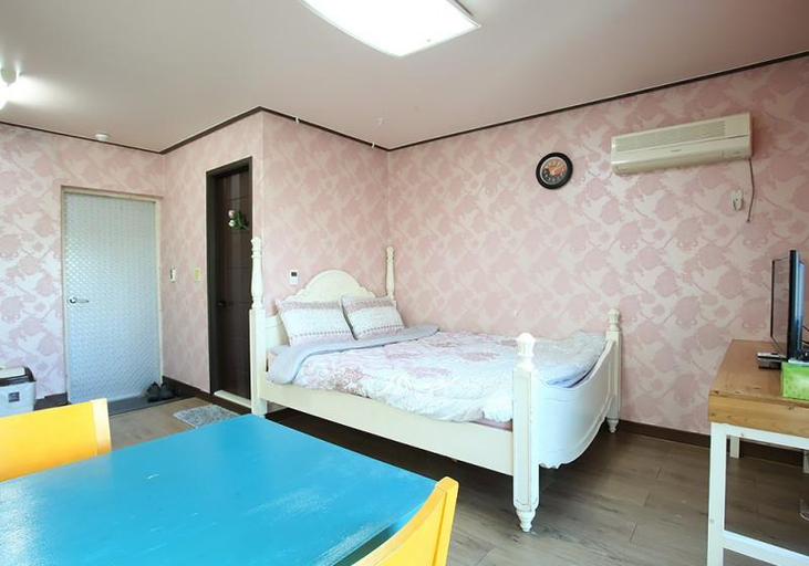 Others 2, Taean Haejoeum Pension, Taean