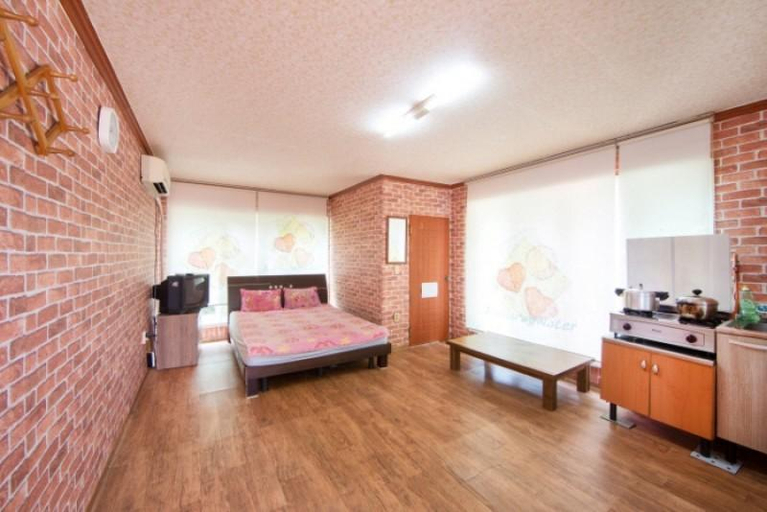 Others 3, Daebudo Napoli Pension, Hwaseong