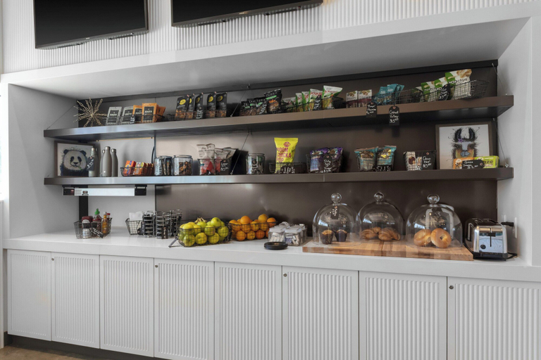 Food & Drinks 5, Aloft by Marriott Glendale at Westgate, Maricopa