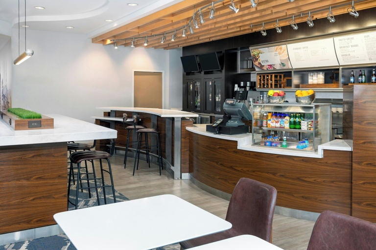 Food & Drinks 5, Courtyard Buffalo Downtown / Canalside, Erie