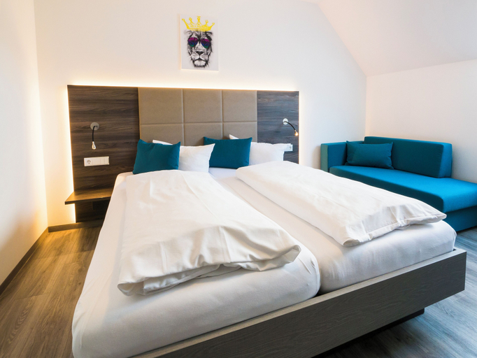 Bedroom 4, Hotel Löwen Garni - B&B, Ortenaukreis