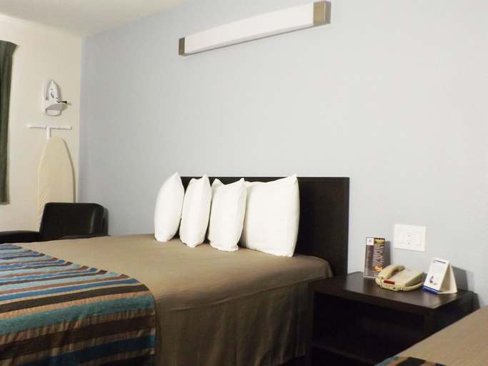 Bedroom 3, Comfort Inn Sea World Area, San Diego