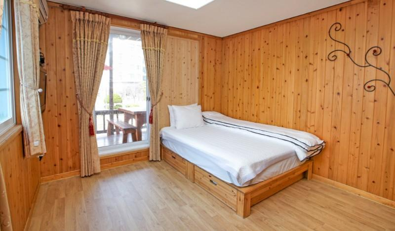Bedroom 4, Taean Mallipo Wave Sound Pension, Taean