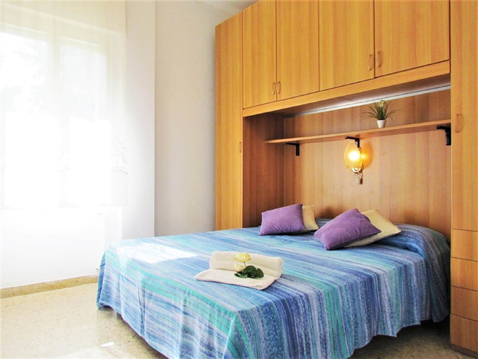 Room 3, Beautiful Holiday Home With Shared Swimming Pool, Venezia