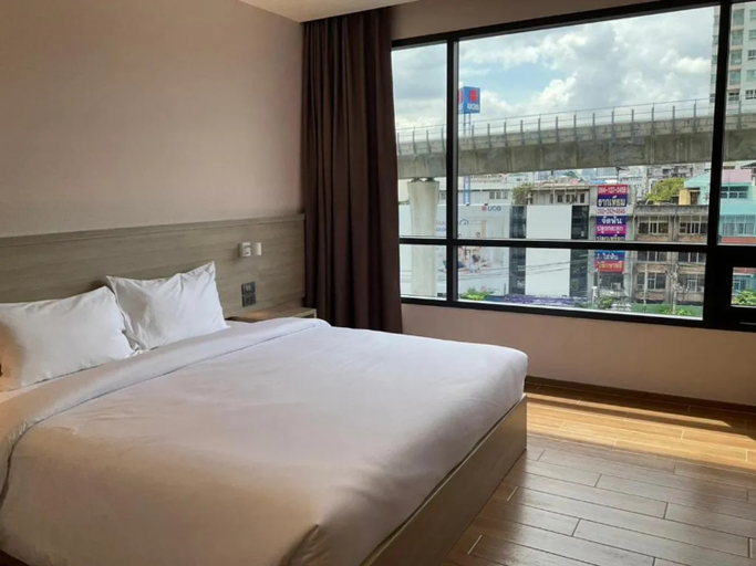 Bedroom 2, 35 Bow Hotel, Bang Plad