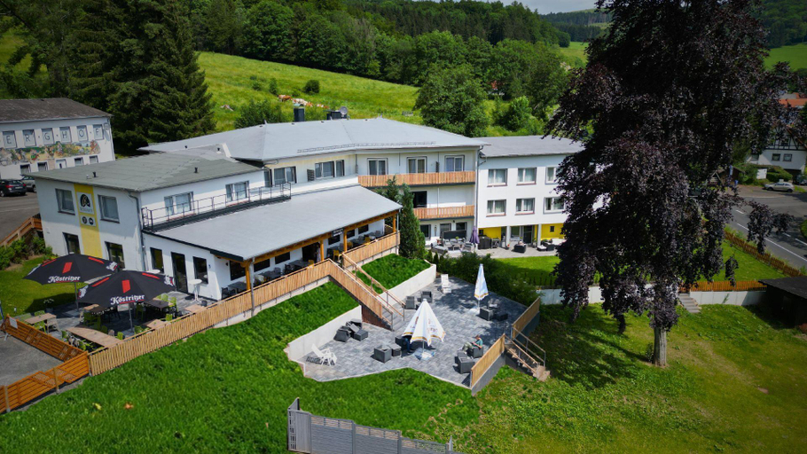 Exterior & Views