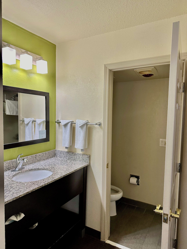 Bathroom 4, Sleep Inn & Suites Central/I-44, Tulsa