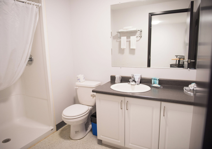 Bathroom 4, Residence & Conference Centre - North Bay, Nipissing