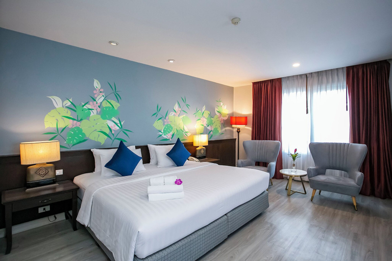 Bedroom 2, Empress Pattaya Hotel, Pattaya