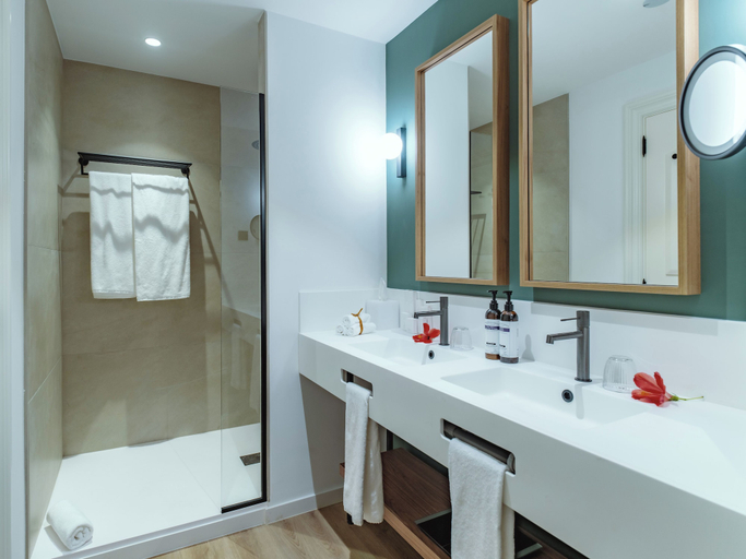 Bathroom 5, Hyatt Ziva Madeira, Machico