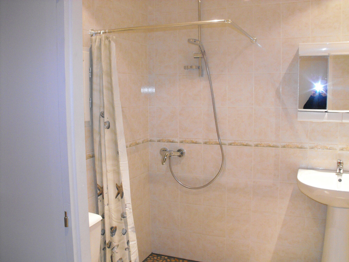 Bathroom 3, Chambres Chez L'habitant Coco2, Dordogne