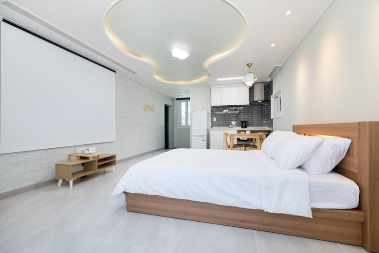 Bedroom 3, Samcheok Jangho Top Pension, Samcheok