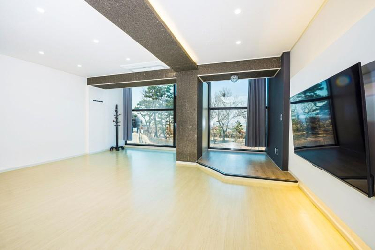 Others 4, Daebudo (Yeongheungdo) Sea Sunset Spa Pension, Ongjin