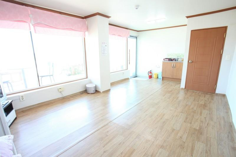 Others 5, Hwaseong Chowon Pension, Hwaseong