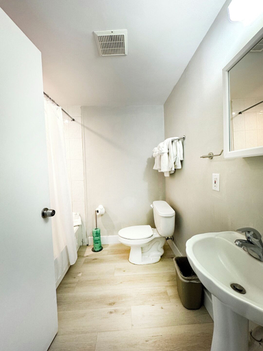 Bathroom 4, Coliseum Ocean Resort, Cape May