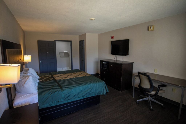 Bedroom 2, Deluxe Inn & Suites Morgan City, Saint Mary