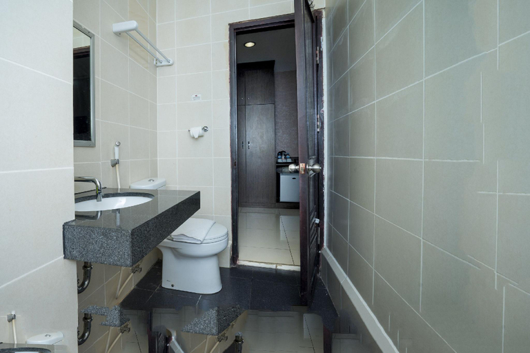 Bathroom 28