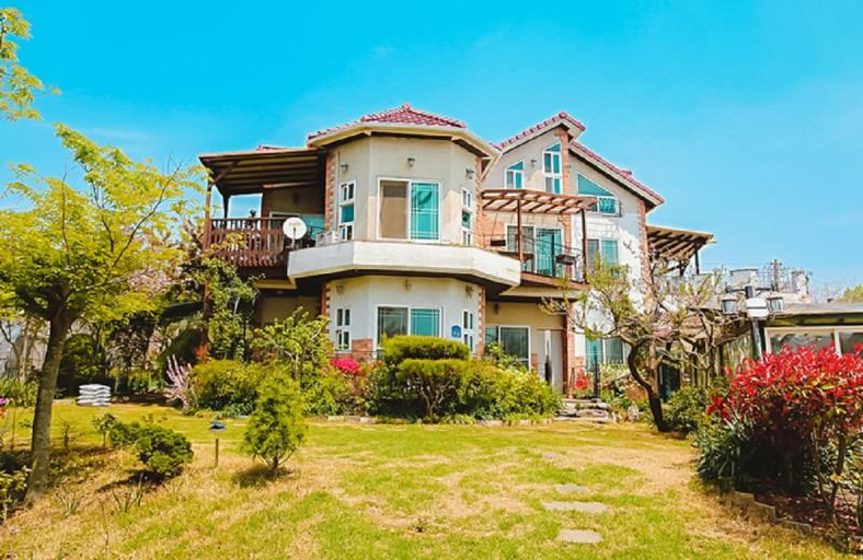 Others 3, Taean Padaya Pension, Taean