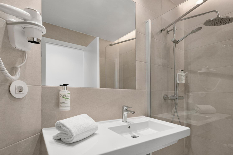Bathroom, B&B HOTEL Finestrat, Alicante