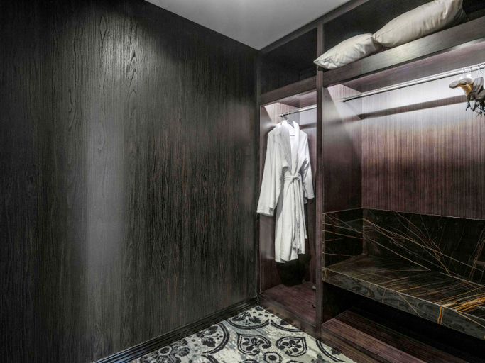 Bathroom 11