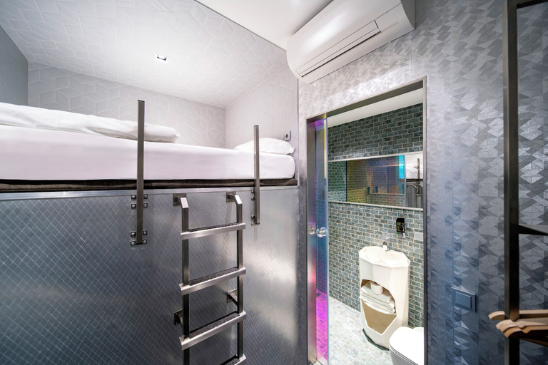 Bathroom 5, Diamond Capsule Hotel Amsterdam South, Amstelveen